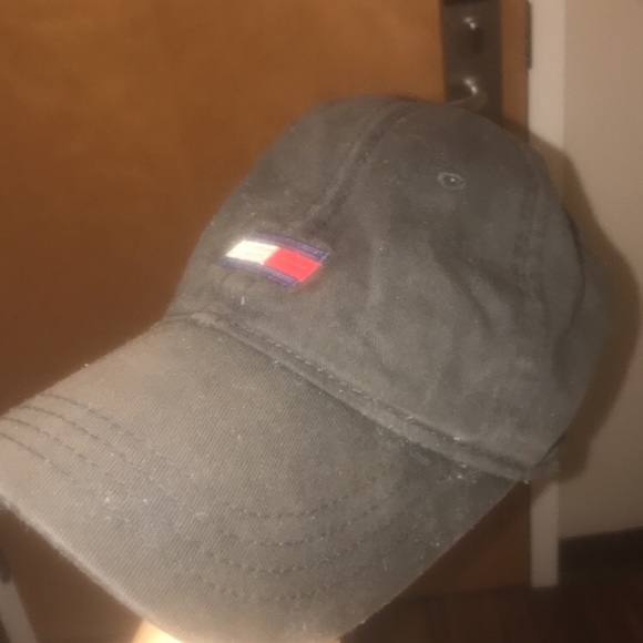 TOMMY HILFIGER HAT - Picture 1 of 3